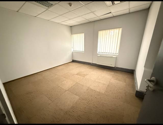 327M² OFFICE TO LET IN PARKTOWN
